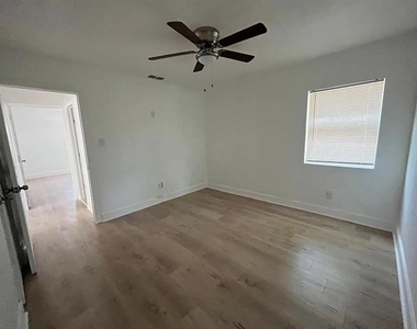 3711 Guaranty Street - Photo Thumbnail 2