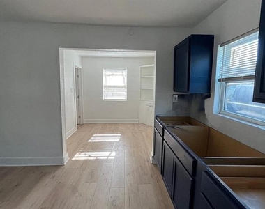 3711 Guaranty Street - Photo Thumbnail 4