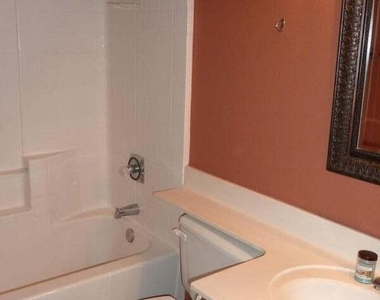 140 W Oxford Lane - Photo Thumbnail 11