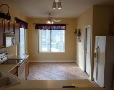 140 W Oxford Lane - Photo Thumbnail 2