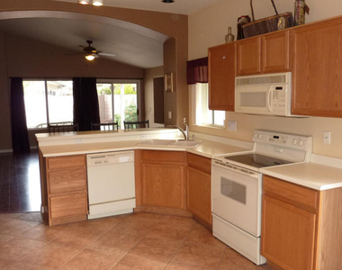 140 W Oxford Lane - Photo Thumbnail 1