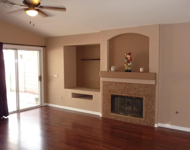 140 W Oxford Lane - Photo Thumbnail 4