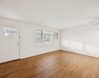 10042 Brockbank Drive - Photo Thumbnail 2