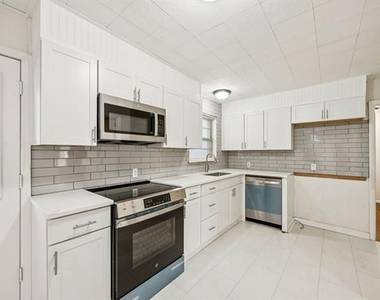 10042 Brockbank Drive - Photo Thumbnail 4