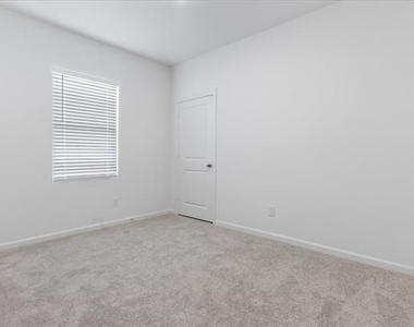 4406 Wood Fern Road - Photo Thumbnail 13