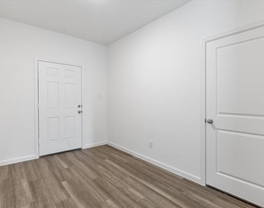 4406 Wood Fern Road - Photo Thumbnail 2
