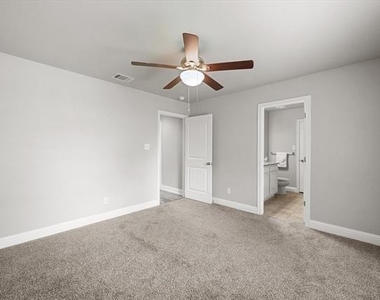 438 Sabine Avenue - Photo Thumbnail 11