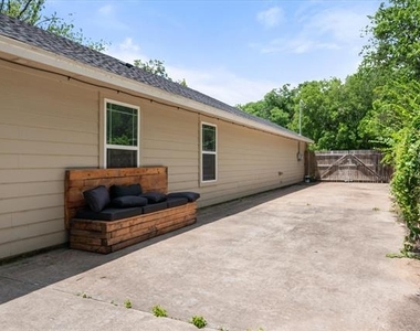 438 Sabine Avenue - Photo Thumbnail 22