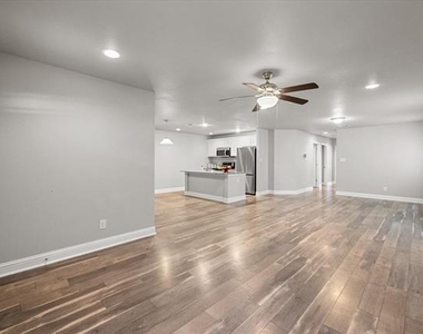 438 Sabine Avenue - Photo Thumbnail 1