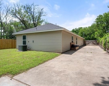 438 Sabine Avenue - Photo Thumbnail 21