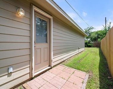 438 Sabine Avenue - Photo Thumbnail 18