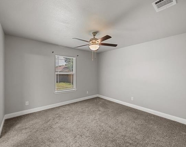 438 Sabine Avenue - Photo Thumbnail 10