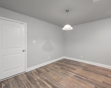 438 Sabine Avenue - Photo Thumbnail 5