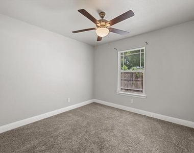 438 Sabine Avenue - Photo Thumbnail 15