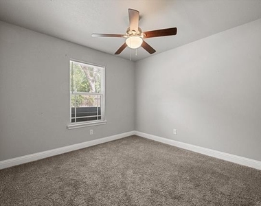 438 Sabine Avenue - Photo Thumbnail 14