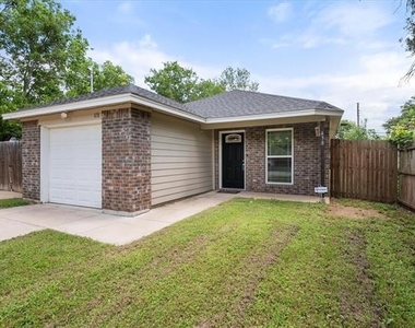 438 Sabine Avenue - Photo Thumbnail 23