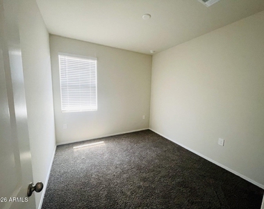 35433 W San Alvarez Avenue - Photo Thumbnail 3