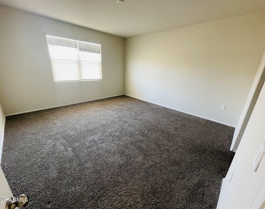 35433 W San Alvarez Avenue - Photo Thumbnail 6