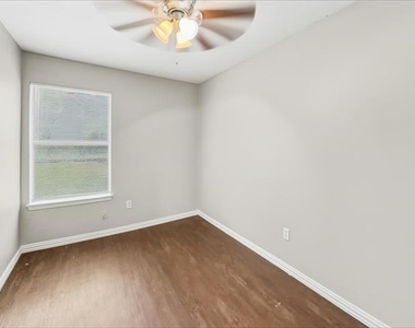 1215 Lowe Street - Photo Thumbnail 10