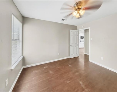 1215 Lowe Street - Photo Thumbnail 18