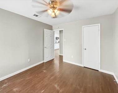 1215 Lowe Street - Photo Thumbnail 16