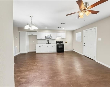 1215 Lowe Street - Photo Thumbnail 4