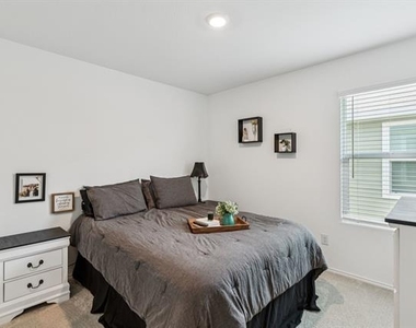 7408 Bluebell Lane - Photo Thumbnail 17