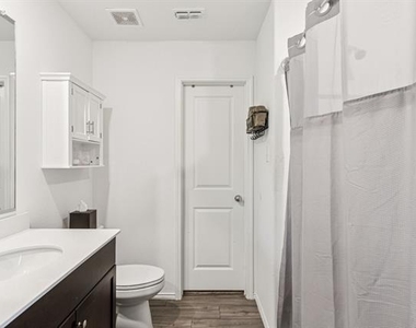 7408 Bluebell Lane - Photo Thumbnail 14