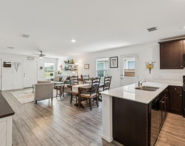 7408 Bluebell Lane - Photo Thumbnail 10