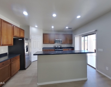 10208 W Wier Avenue - Photo Thumbnail 3