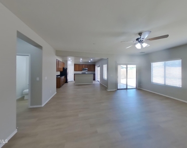 10208 W Wier Avenue - Photo Thumbnail 17
