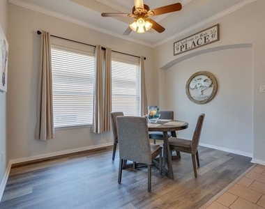 1105 Lone Pine Drive - Photo Thumbnail 5