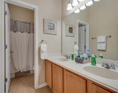 1105 Lone Pine Drive - Photo Thumbnail 7