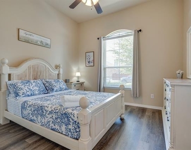 1105 Lone Pine Drive - Photo Thumbnail 4