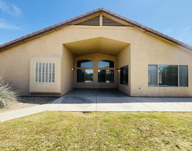 8202 S 47th Avenue - Photo Thumbnail 4