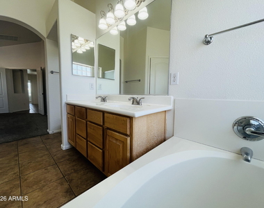 8202 S 47th Avenue - Photo Thumbnail 26