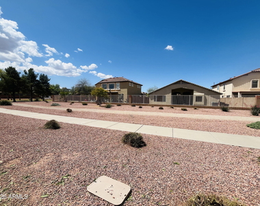 8202 S 47th Avenue - Photo Thumbnail 16