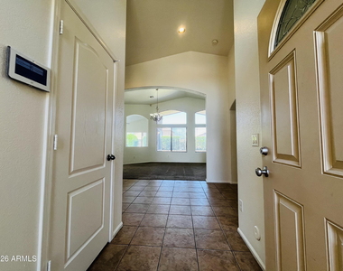 8202 S 47th Avenue - Photo Thumbnail 6