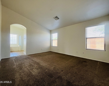 8202 S 47th Avenue - Photo Thumbnail 9