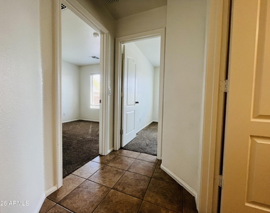 8202 S 47th Avenue - Photo Thumbnail 11