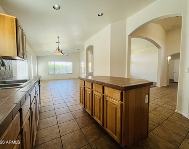 8202 S 47th Avenue - Photo Thumbnail 8