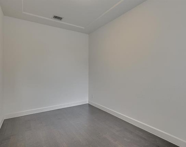 4064 Washburne Drive - Photo Thumbnail 4