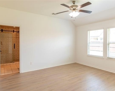 408 Rawhide Way - Photo Thumbnail 6