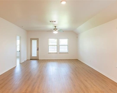 408 Rawhide Way - Photo Thumbnail 2