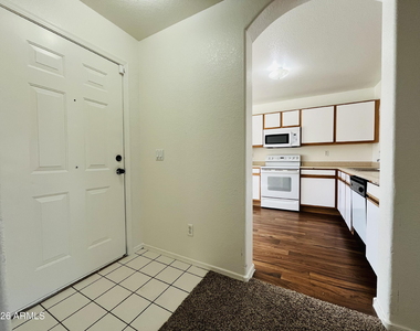 7332 N 70th Drive - Photo Thumbnail 4