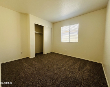 7332 N 70th Drive - Photo Thumbnail 9