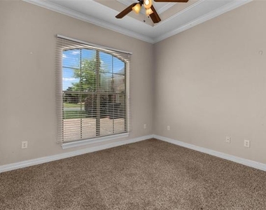 407 Carnaby Court - Photo Thumbnail 19