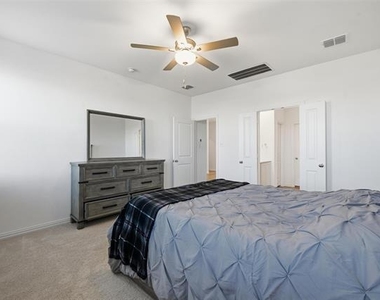 216 Post Oak Street - Photo Thumbnail 15