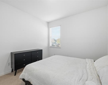 216 Post Oak Street - Photo Thumbnail 9