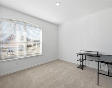 216 Post Oak Street - Photo Thumbnail 3